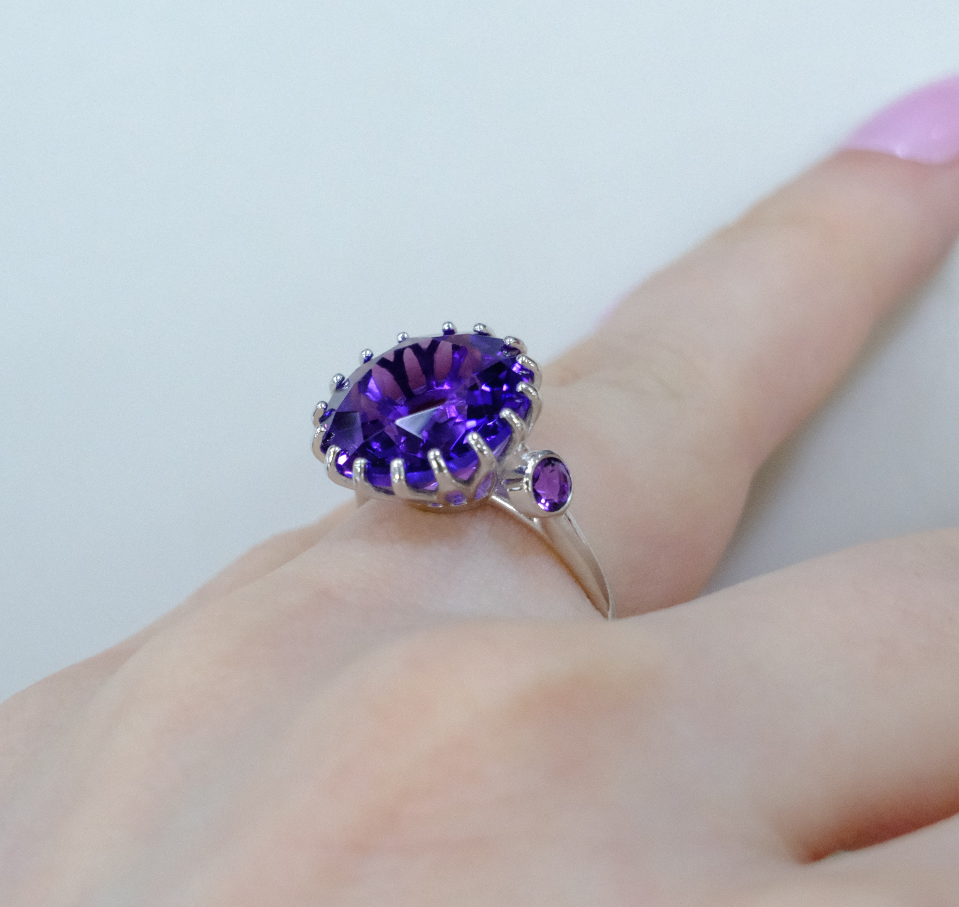 Серебряное кольцо с аметистами